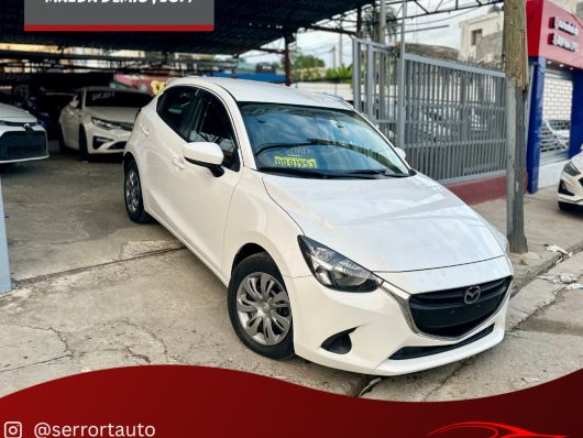 Mazda Demio Carros en venta