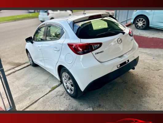 Mazda Demio Carros en venta