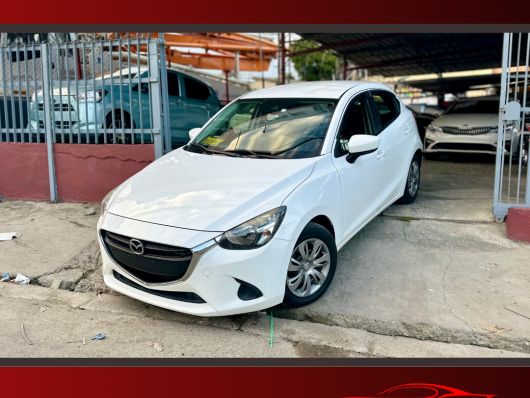 Mazda Demio Carros en venta