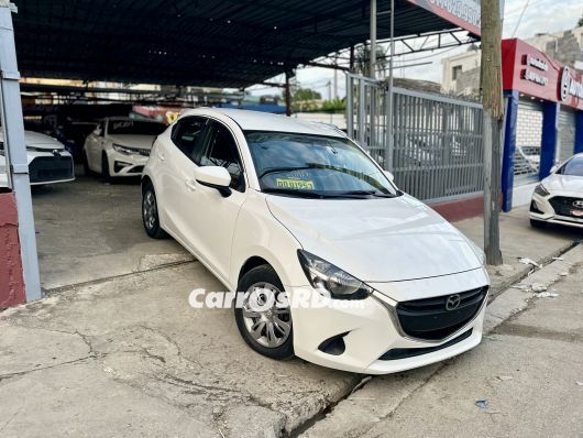 Mazda Demio Carros en venta