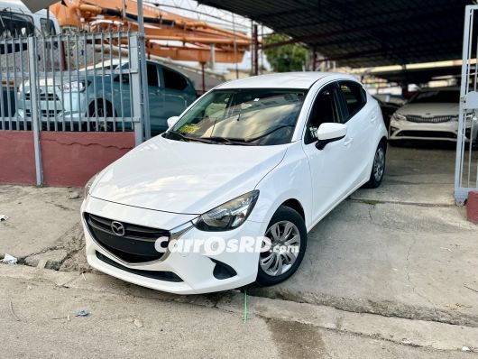 Mazda Demio Carros en venta