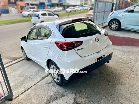Mazda Demio Carros en venta