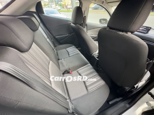 Mazda Demio Carros en venta