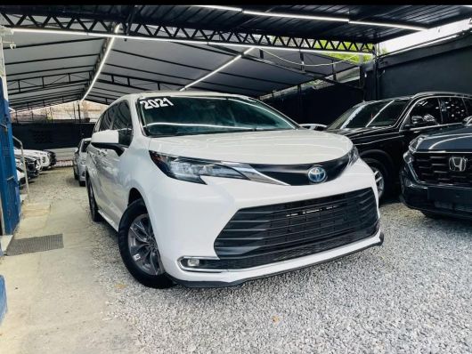 Toyota Sienna XLE en venta