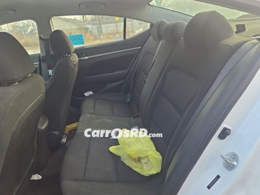 Hyundai Elantra Carros en venta