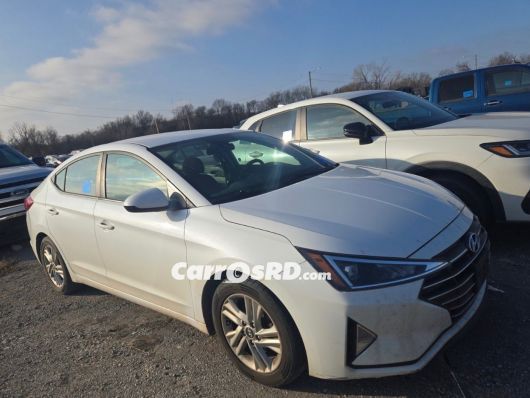 Hyundai Elantra Carros en venta