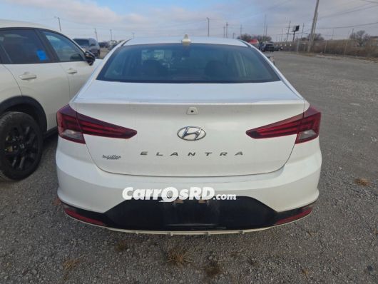 Hyundai Elantra Carros en venta