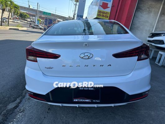 Hyundai Elantra Carros en venta