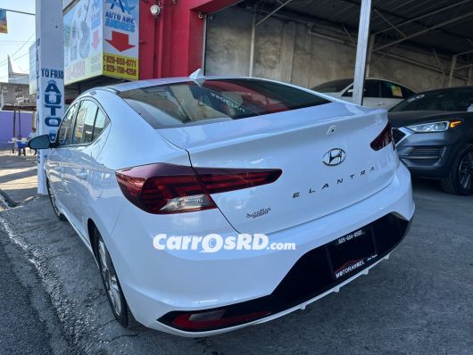 Hyundai Elantra Carros en venta