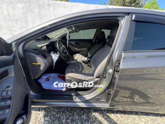 Hyundai Elantra Carros en venta