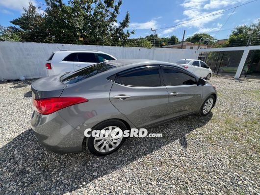 Hyundai Elantra Carros en venta