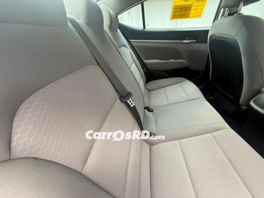 Hyundai Elantra Carros en venta