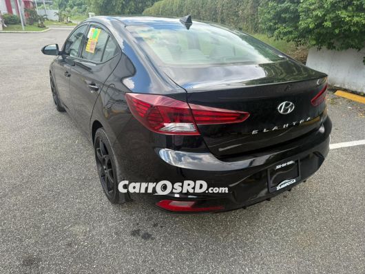 Hyundai Elantra Carros en venta