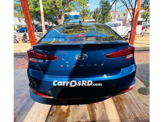 Hyundai Elantra Carros en venta