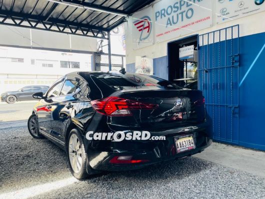Hyundai Elantra Carros en venta