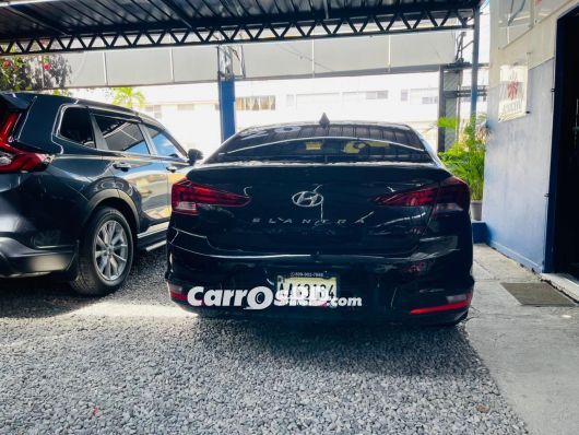 Hyundai Elantra Carros en venta