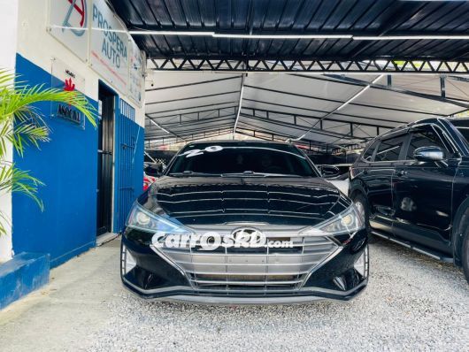 Hyundai Elantra Carros en venta