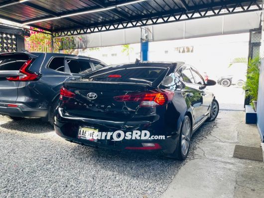 Hyundai Elantra Carros en venta