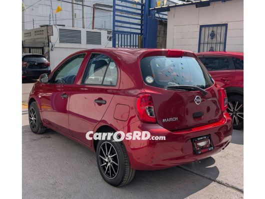 Nissan March Hatchback en venta