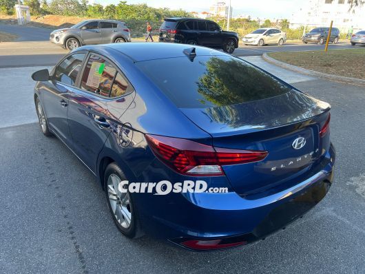 Hyundai Elantra Carros en venta