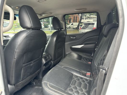 Nissan Frontier LE
