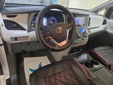 Toyota Sienna LE