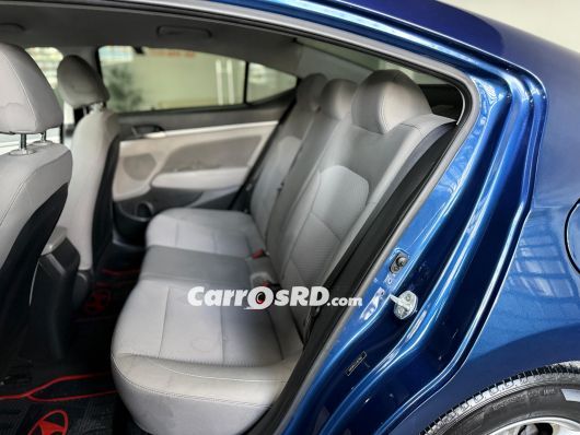 Hyundai Elantra Carros en venta