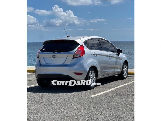 Ford Fiesta Carros en venta