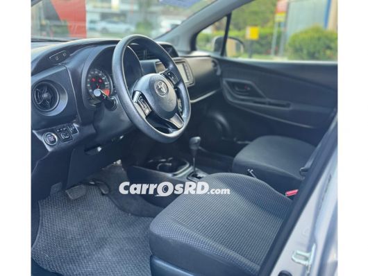 Toyota Vitz Carros en venta