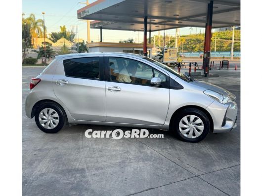 Toyota Vitz Carros en venta