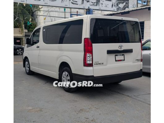 Toyota Hiace Básico