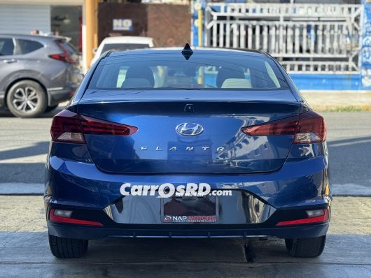 Hyundai Elantra Carros en venta