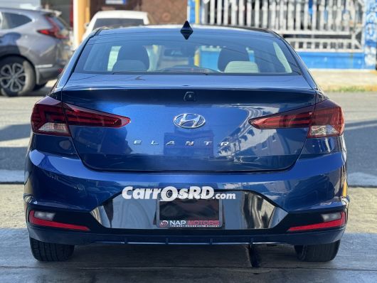 Hyundai Elantra Carros en venta