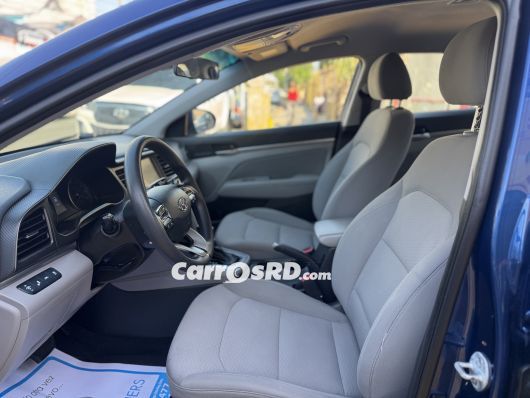 Hyundai Elantra Carros en venta