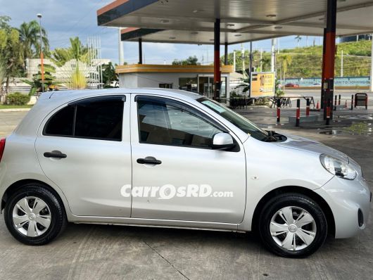 Nissan March Hatchback en venta