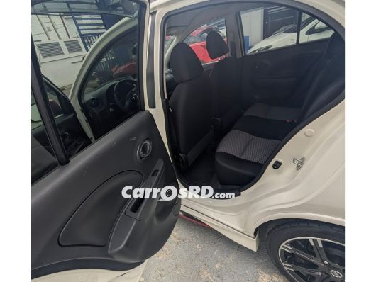 Nissan March Hatchback en venta