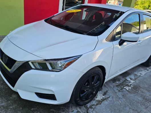Nissan Versa Básico en venta