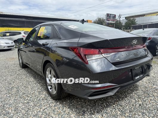 Hyundai Elantra Carros en venta