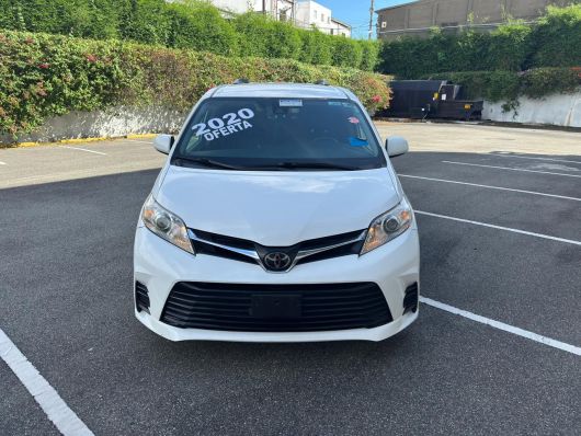 Toyota Sienna LE en venta