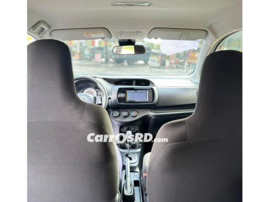 Toyota Vitz Carros en venta