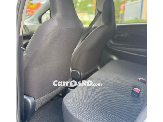 Toyota Vitz Carros en venta