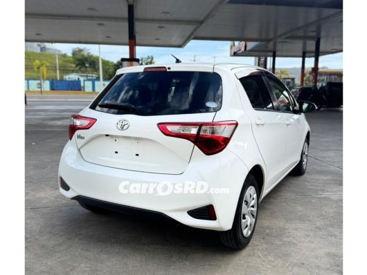 Toyota Vitz Carros en venta