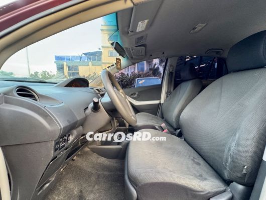 Toyota Vitz Carros en venta