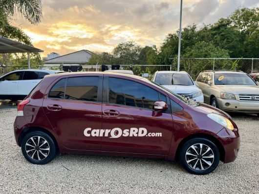 Toyota Vitz Carros en venta