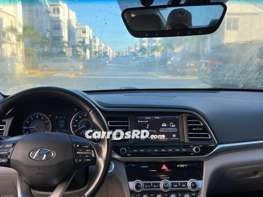 Hyundai Elantra Carros en venta