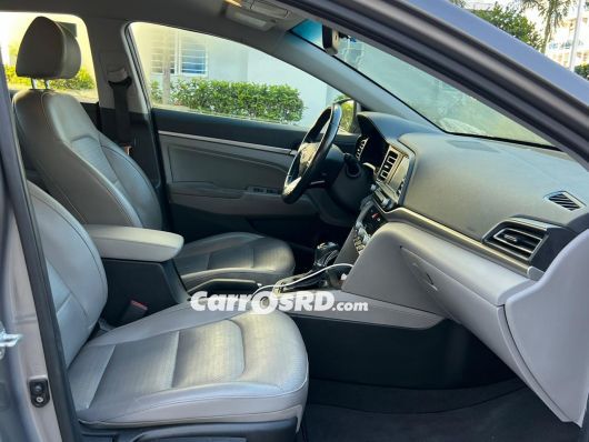 Hyundai Elantra Carros en venta