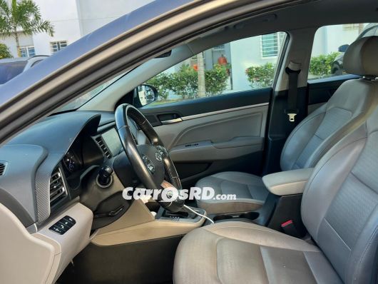 Hyundai Elantra Carros en venta