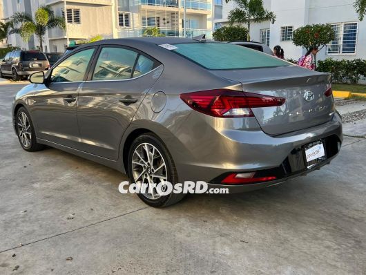 Hyundai Elantra Carros en venta
