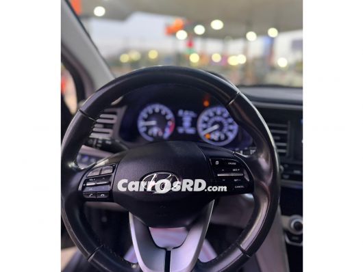 Hyundai Elantra Carros en venta