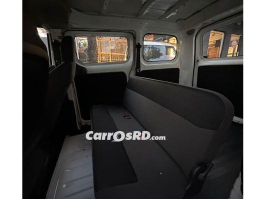 Nissan NV Minivan en venta